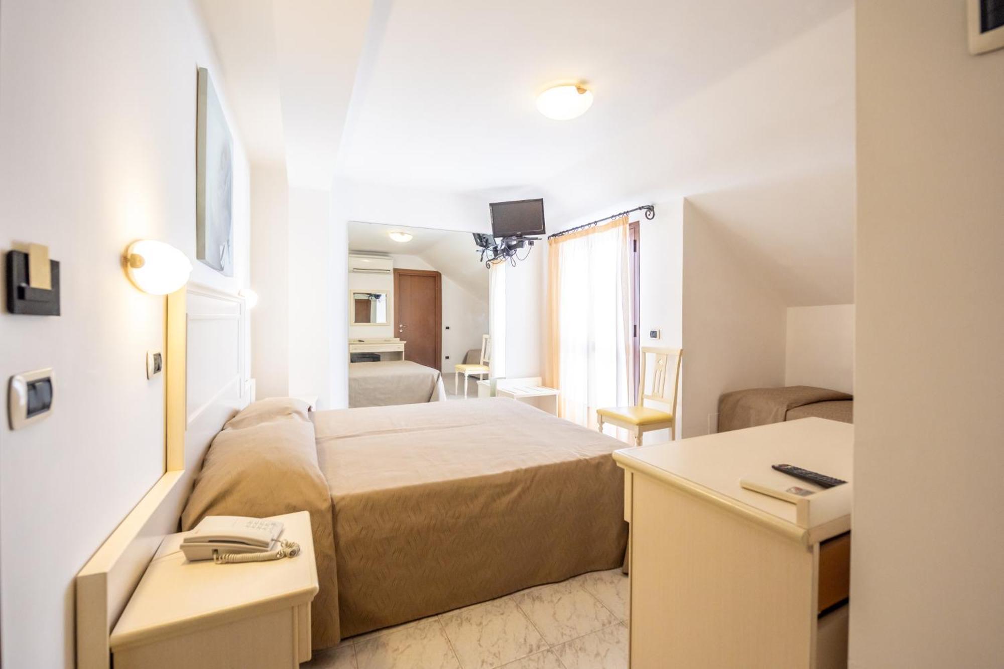 Hotel Florence San Benedetto del Tronto Exterior photo